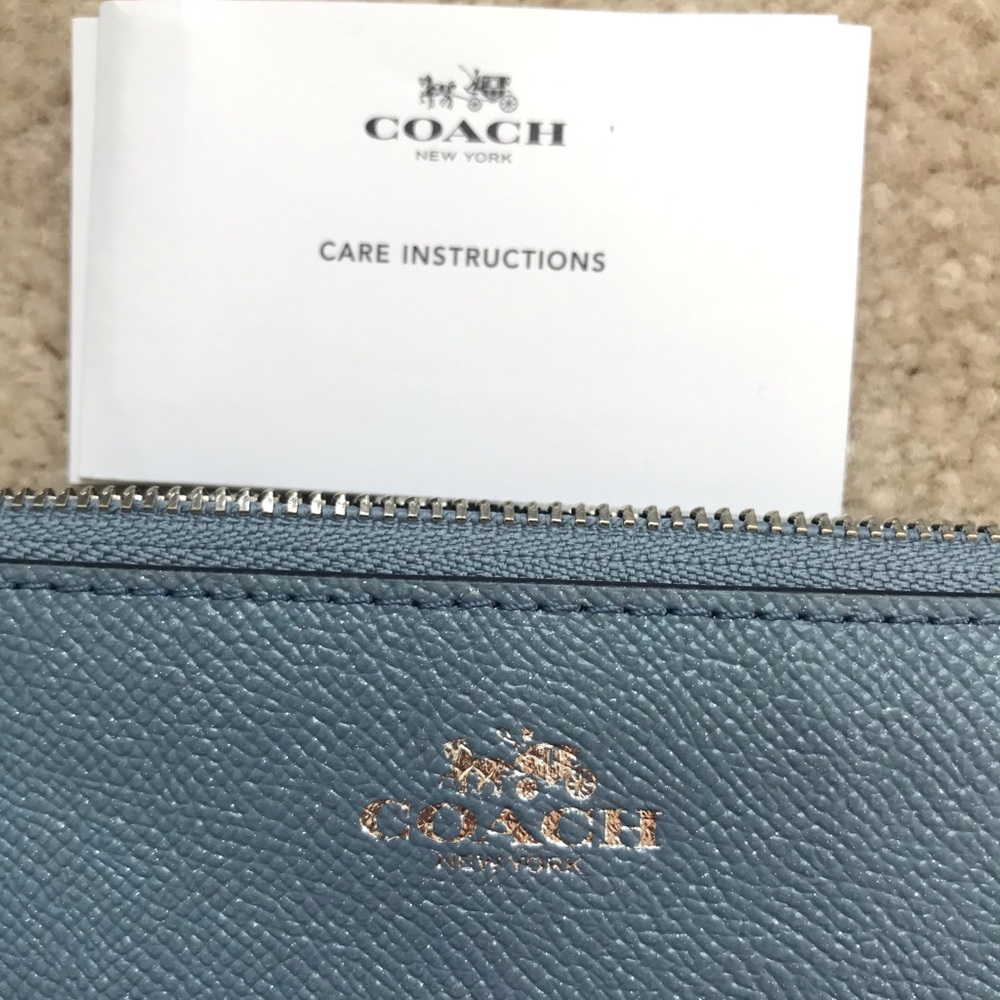 Coach wristlet - Picture 4 of 4